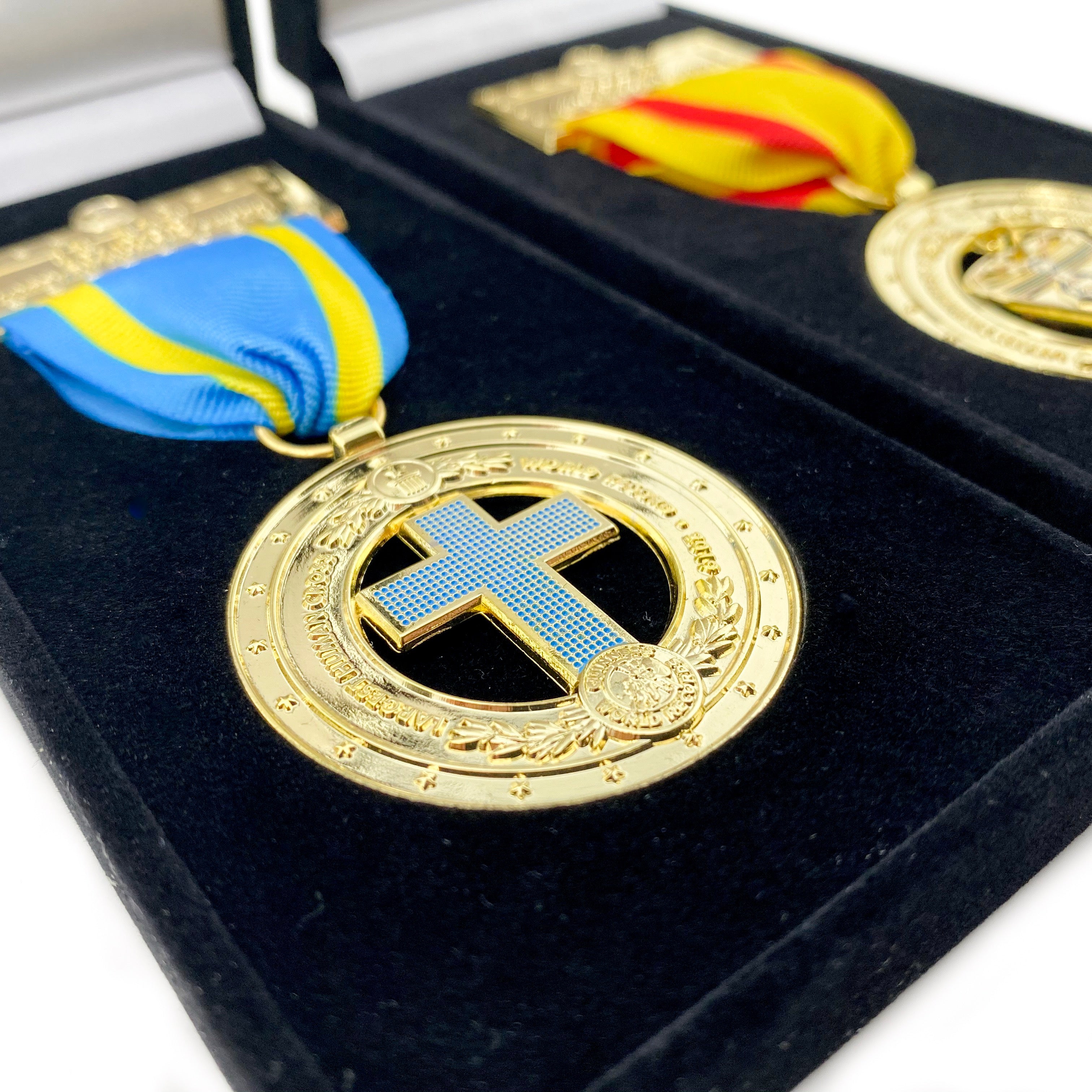 Largest Human Cross & Pathfinder Scarf World Record Medals Pin Set (Bundle) - Pinfinder Club